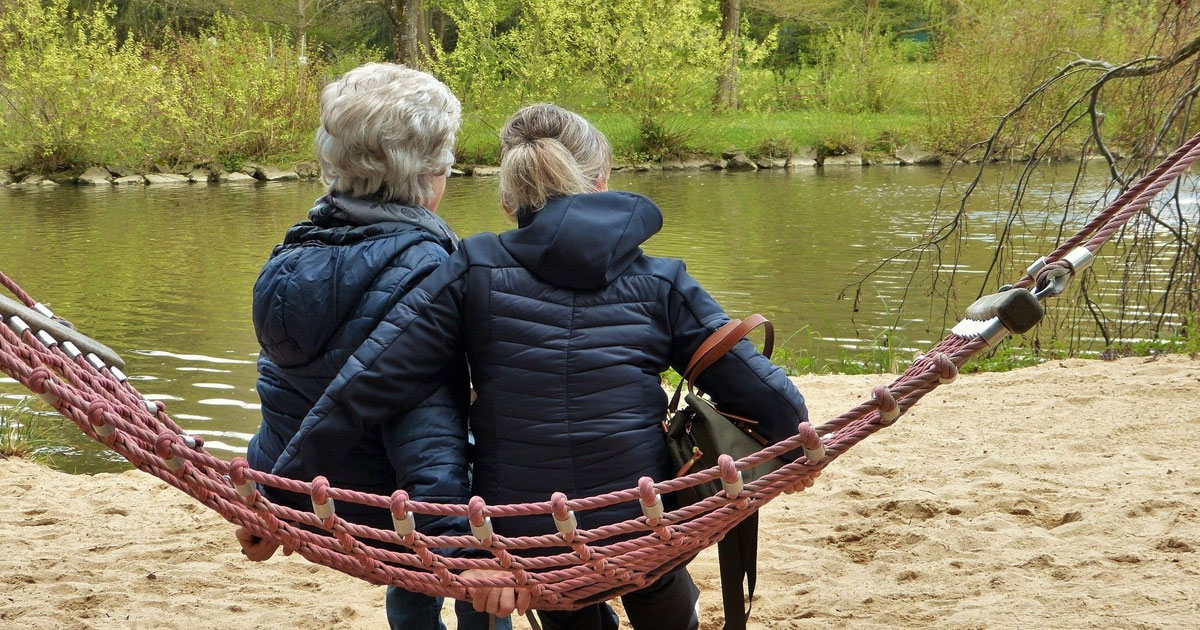 mother daughter by water